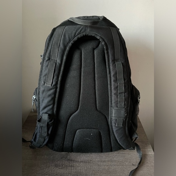 Oakley Vintage Black Men's Backpack - Picture 12 of 16